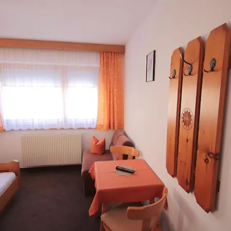 Garni Regina-2 By Interhome Appartamento