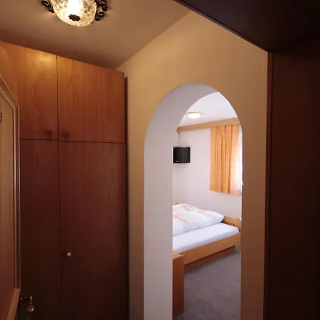 Appartamento Garni Regina-2 By Interhome